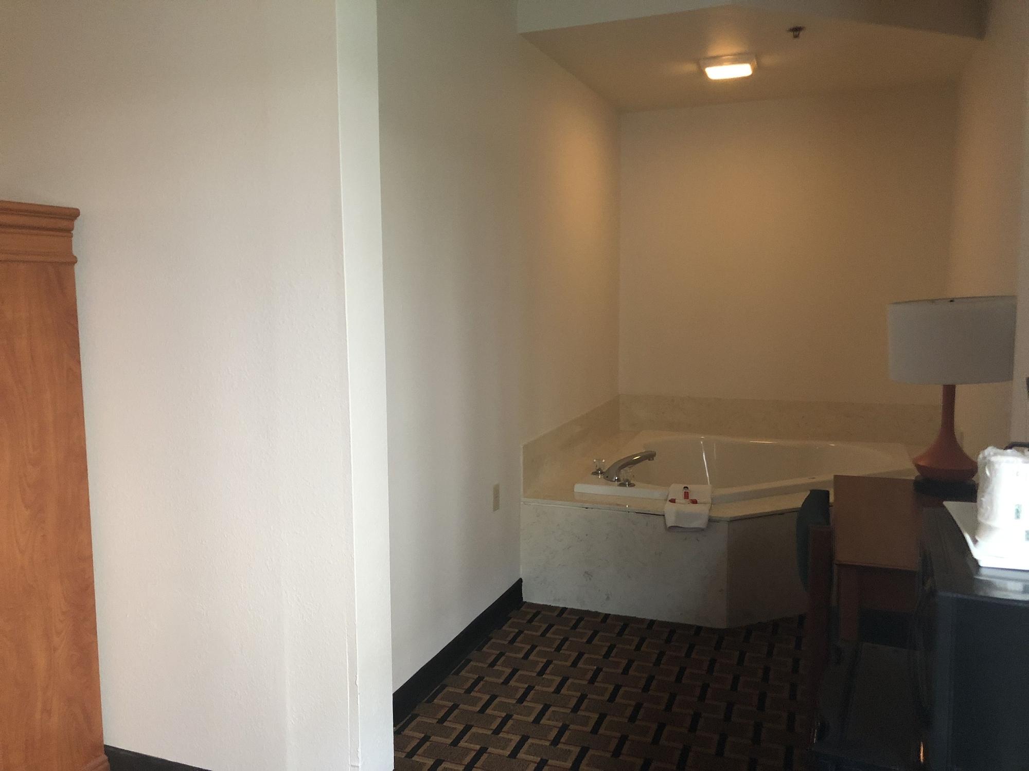 Howard Johnson By Wyndham Airport Louisville Exterior foto